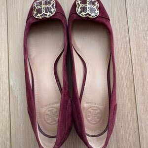 Tory Burch Burgundy Suede Flats 6.5M Amazing Condition